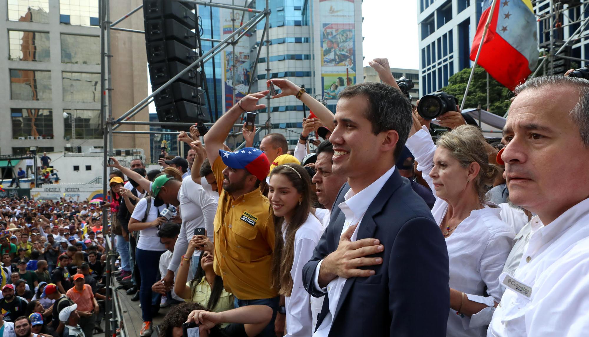 Juan Guaidó 23 de enero Caracas autojuramentación presidente